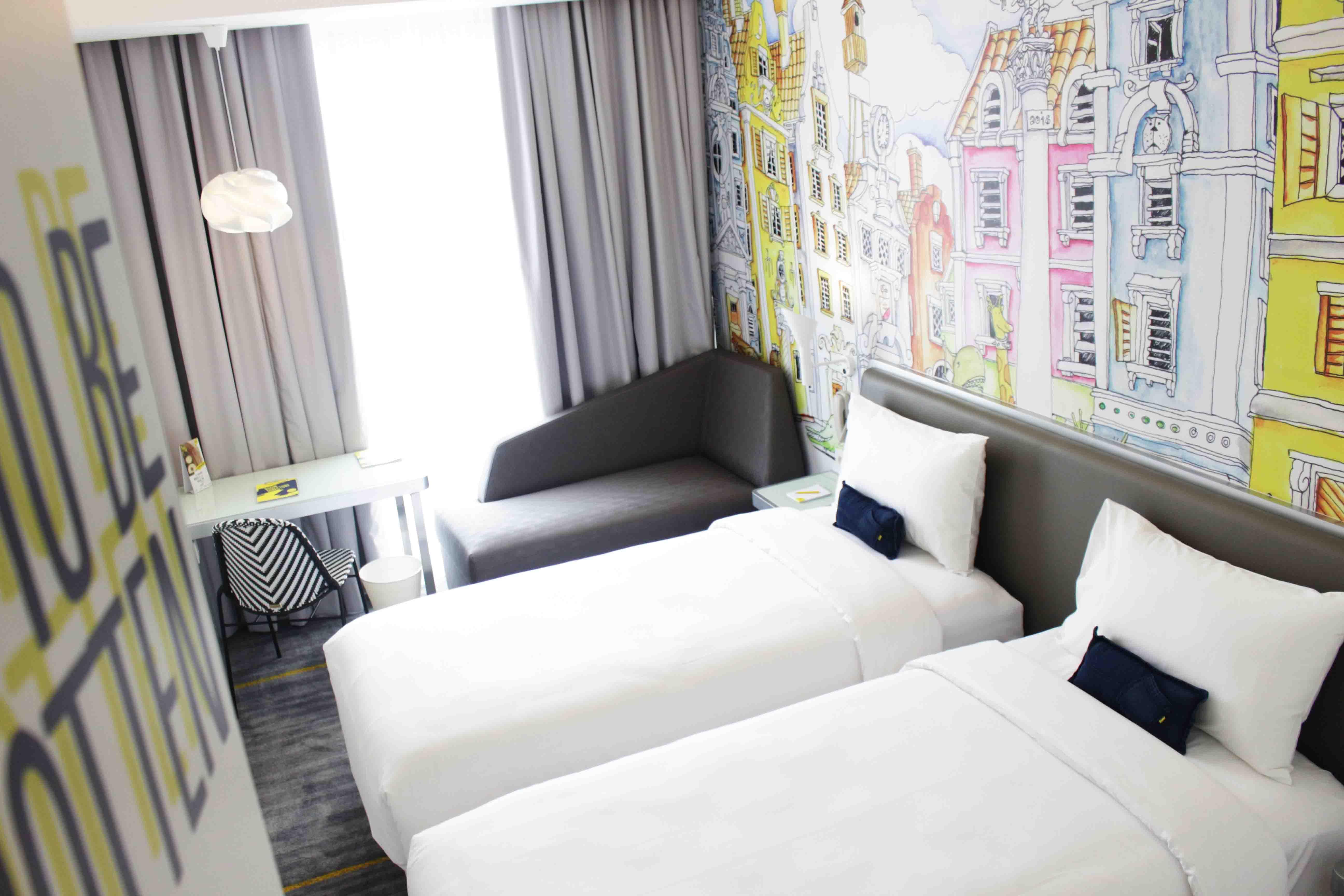 Yello Hotel Harmoni Джакарта Экстерьер фото