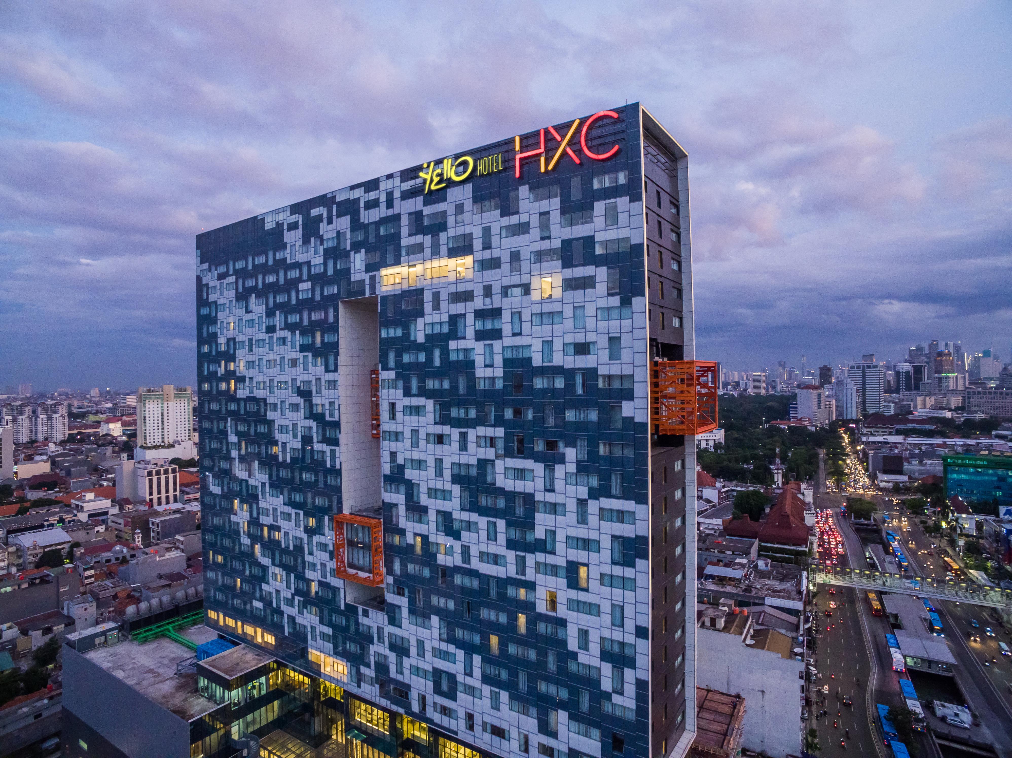 Yello Hotel Harmoni Джакарта Экстерьер фото