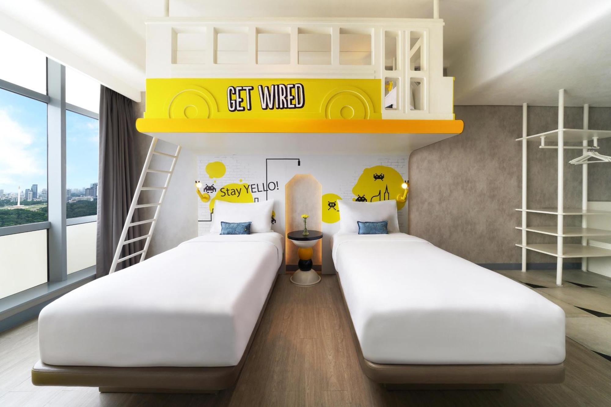 Yello Hotel Harmoni Джакарта Экстерьер фото
