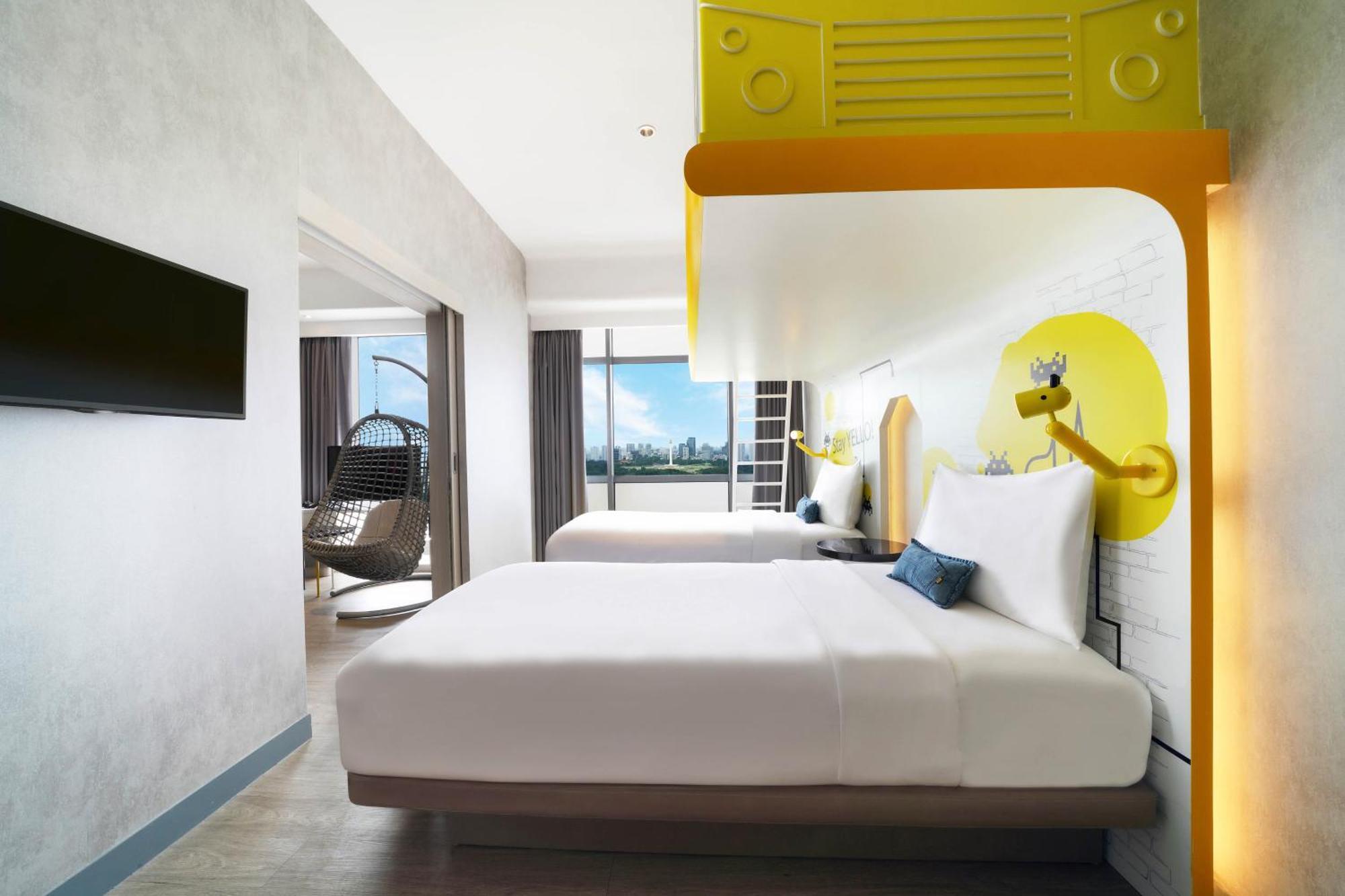 Yello Hotel Harmoni Джакарта Экстерьер фото
