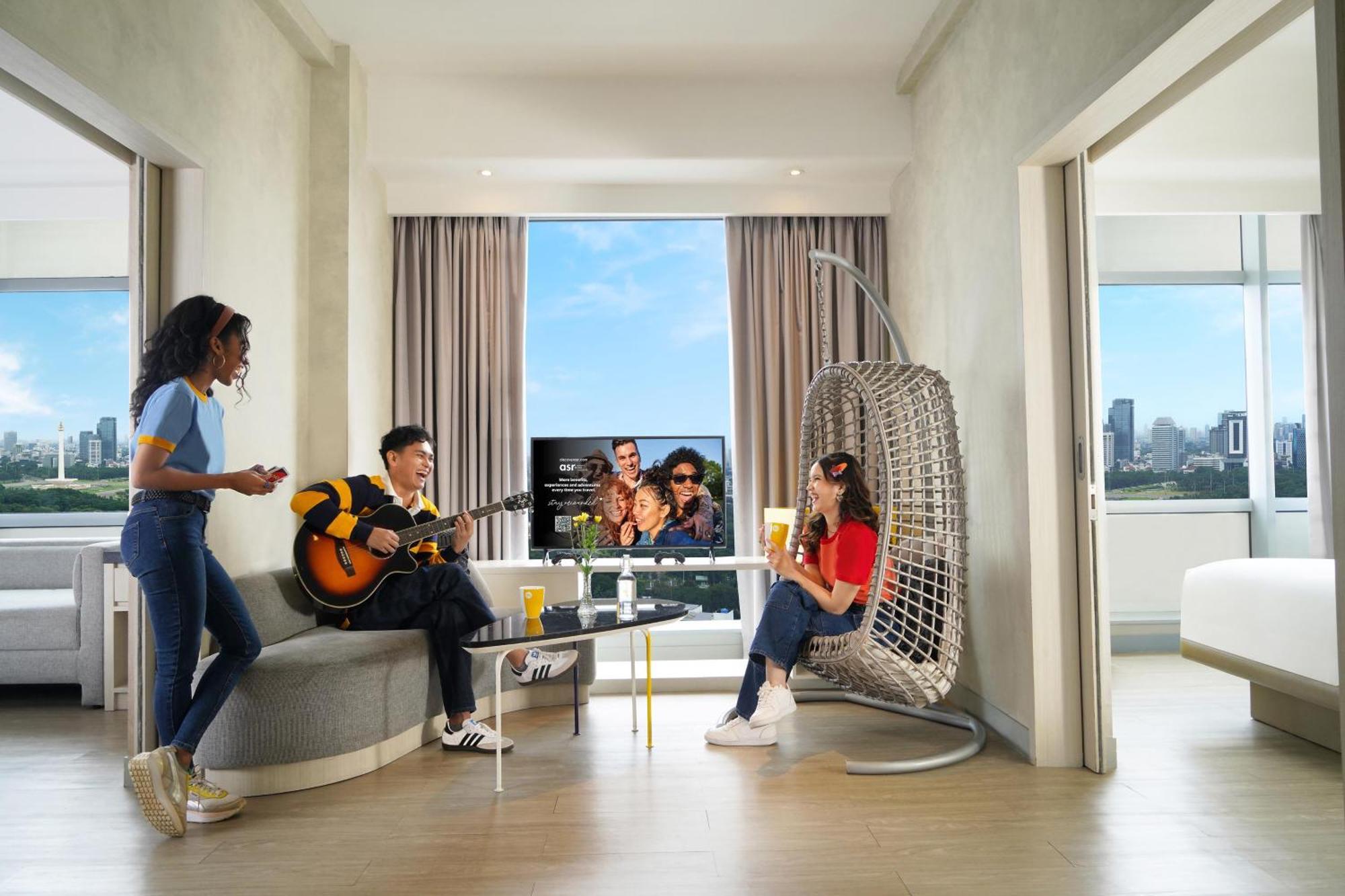 Yello Hotel Harmoni Джакарта Экстерьер фото