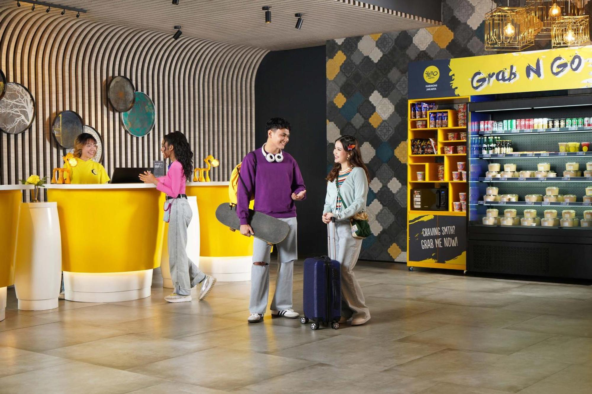 Yello Hotel Harmoni Джакарта Экстерьер фото