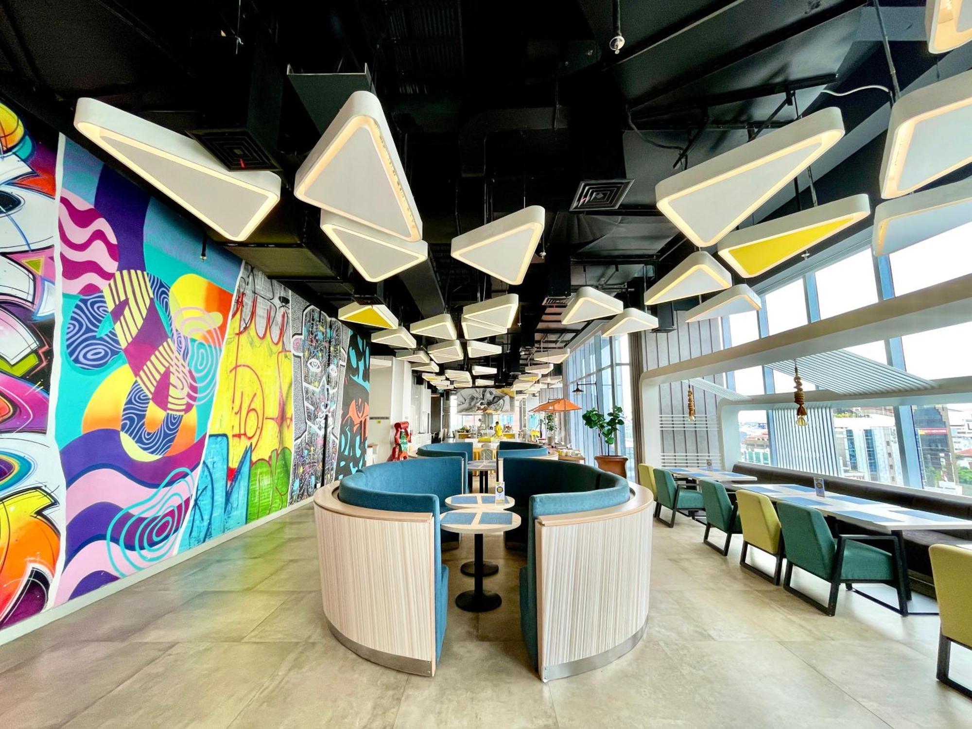 Yello Hotel Harmoni Джакарта Экстерьер фото