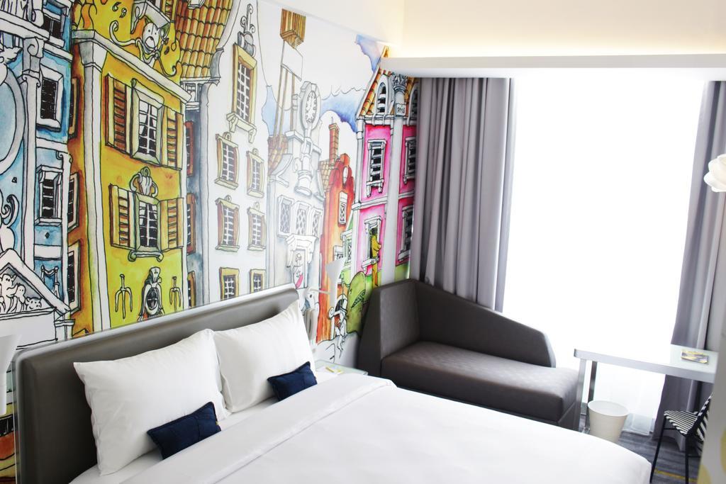Yello Hotel Harmoni Джакарта Экстерьер фото