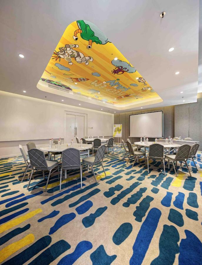 Yello Hotel Harmoni Джакарта Экстерьер фото