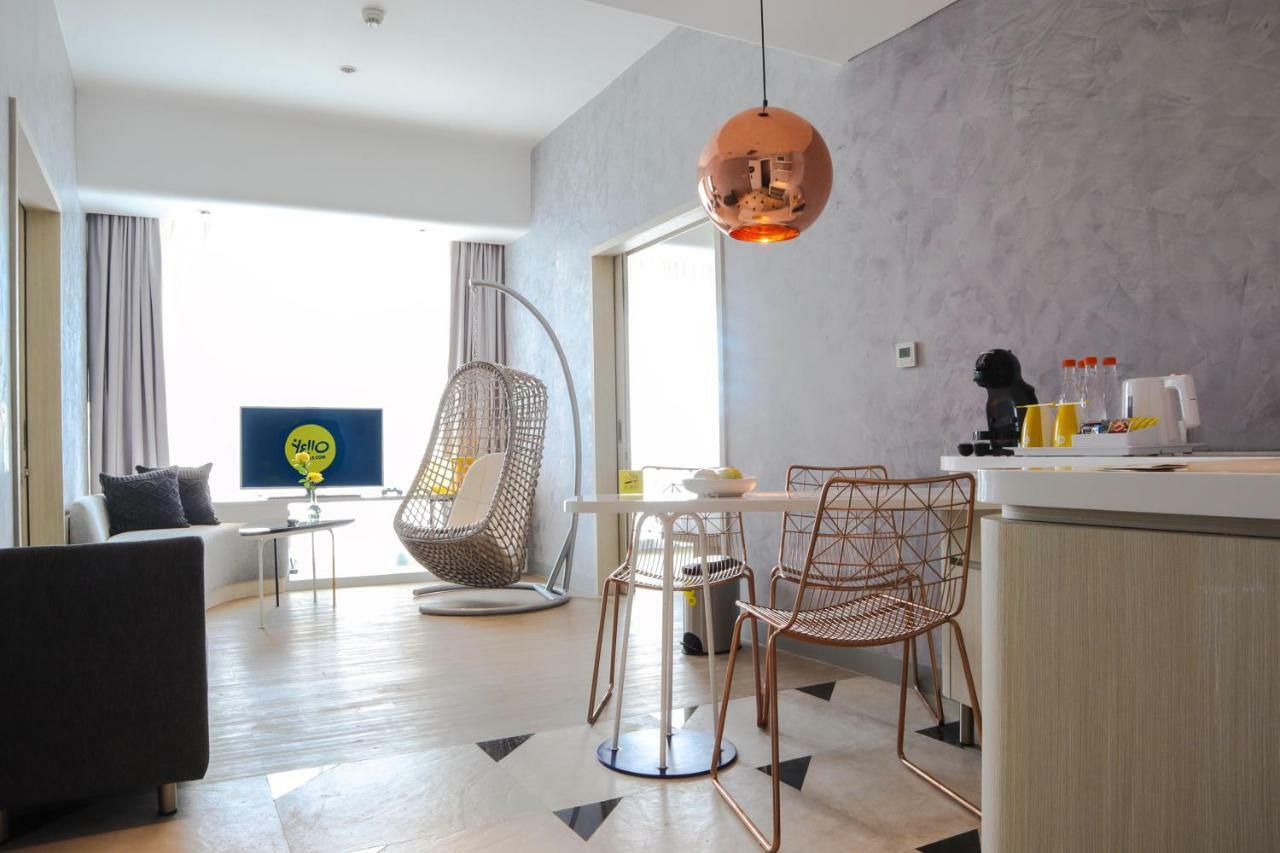 Yello Hotel Harmoni Джакарта Экстерьер фото