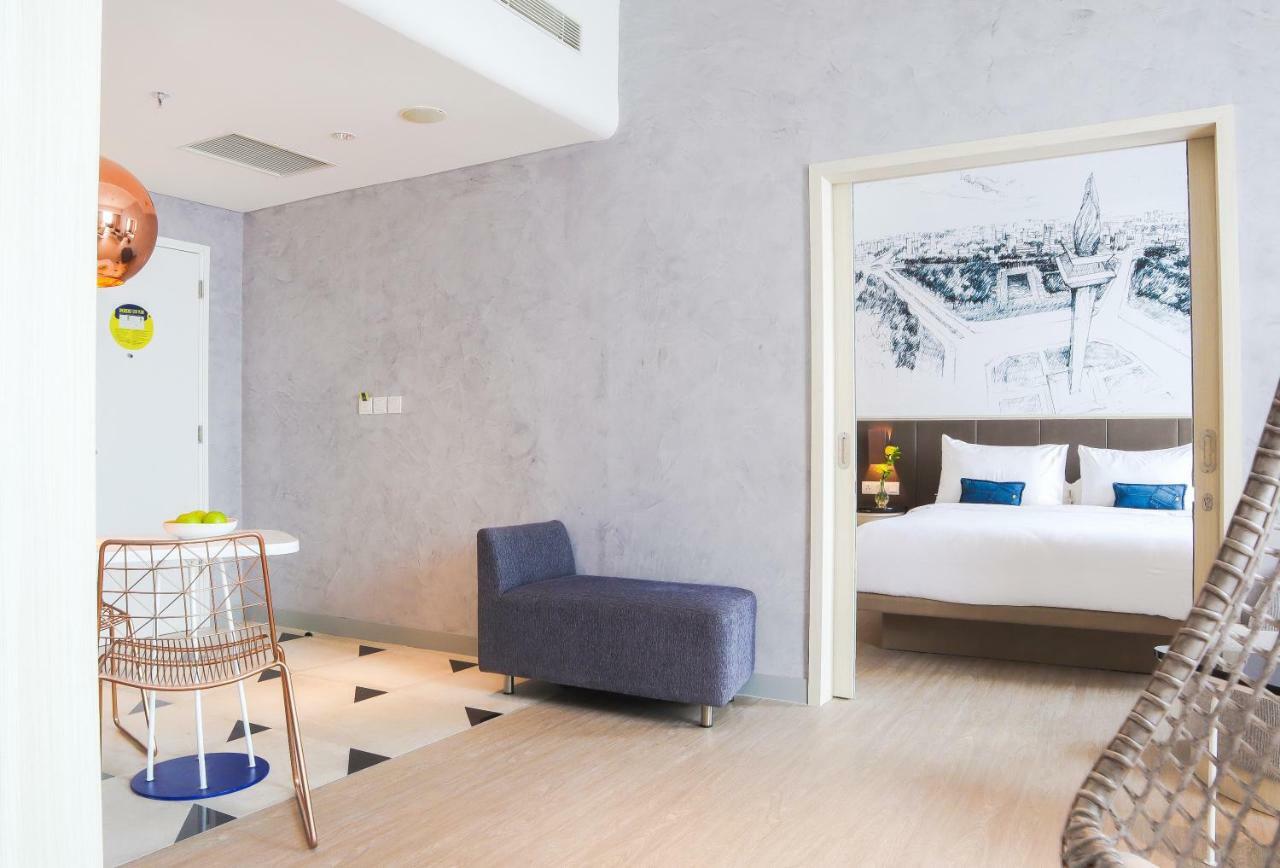 Yello Hotel Harmoni Джакарта Экстерьер фото
